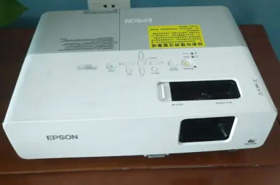 转让投影仪和笔记本电脑,基本全新,配件齐全 转让投影仪和笔记本电脑,基本全新,配件齐全